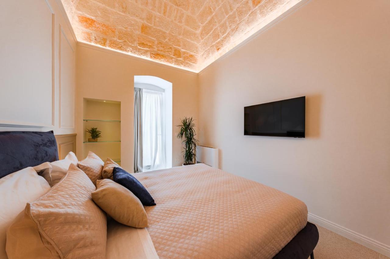 Helloapulia Charming Palazzo Clemente - Self-Catering Suites With Aircondition Монополи Екстериор снимка