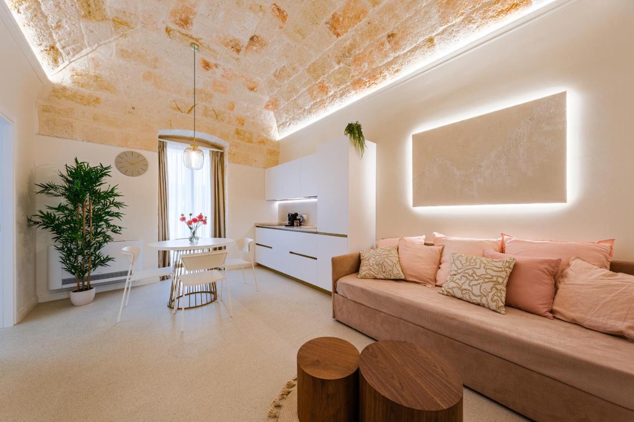 Helloapulia Charming Palazzo Clemente - Self-Catering Suites With Aircondition Монополи Екстериор снимка