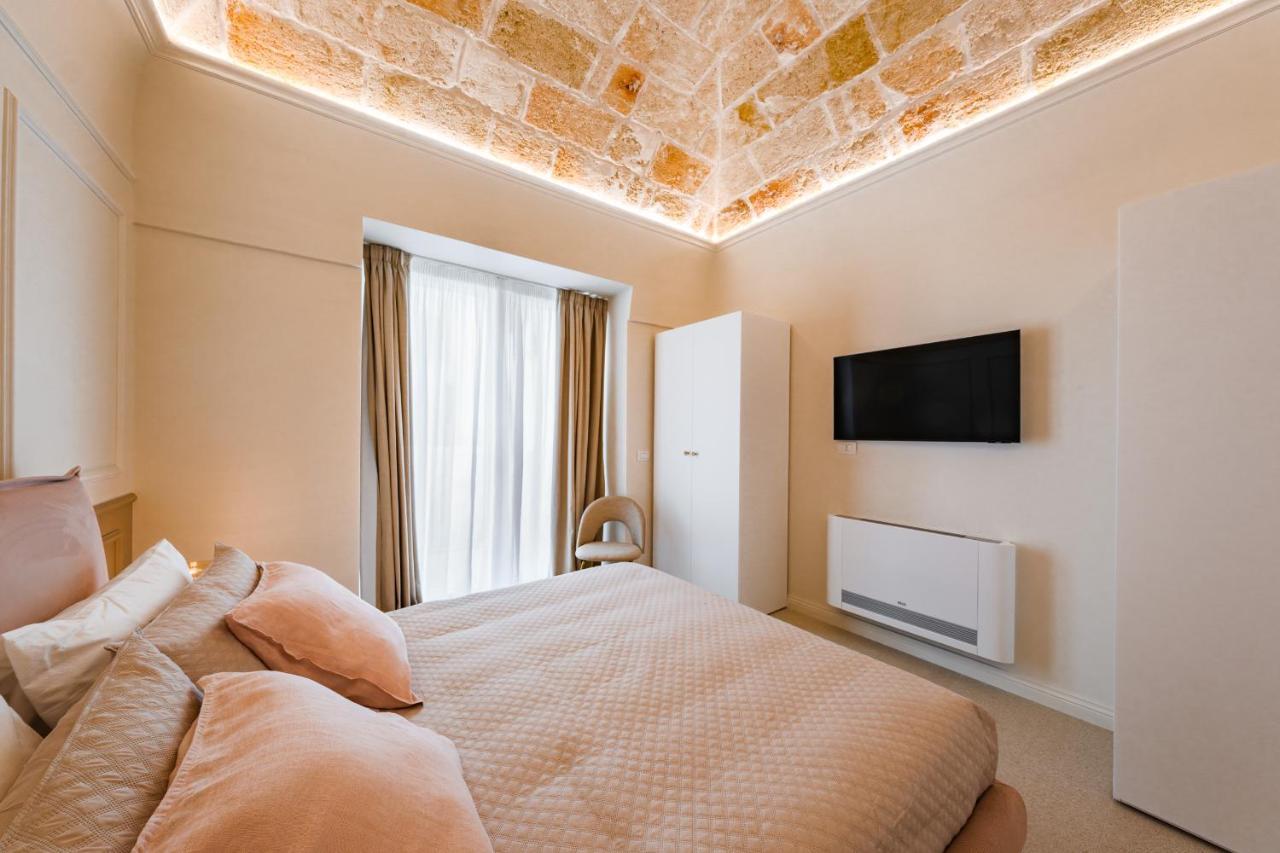 Helloapulia Charming Palazzo Clemente - Self-Catering Suites With Aircondition Монополи Екстериор снимка