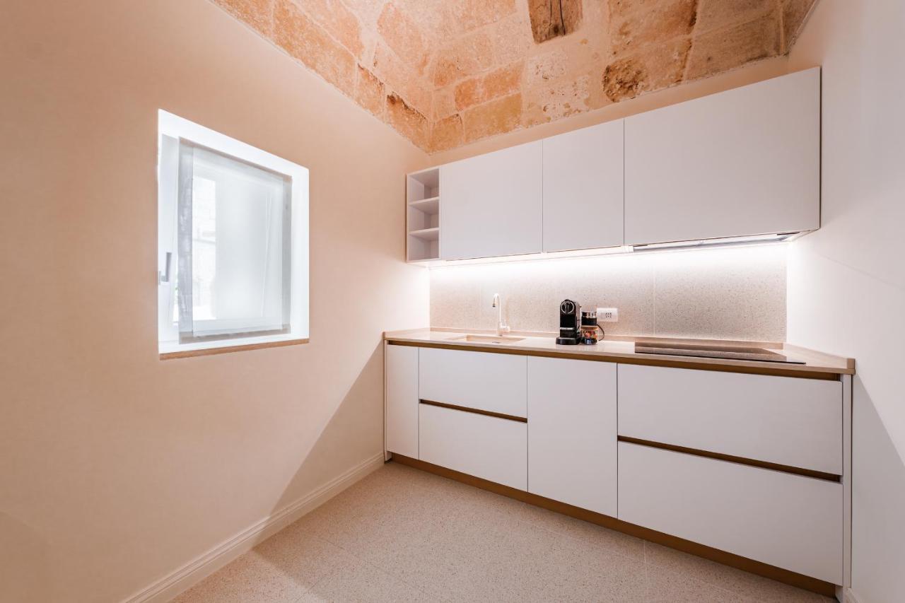 Helloapulia Charming Palazzo Clemente - Self-Catering Suites With Aircondition Монополи Екстериор снимка