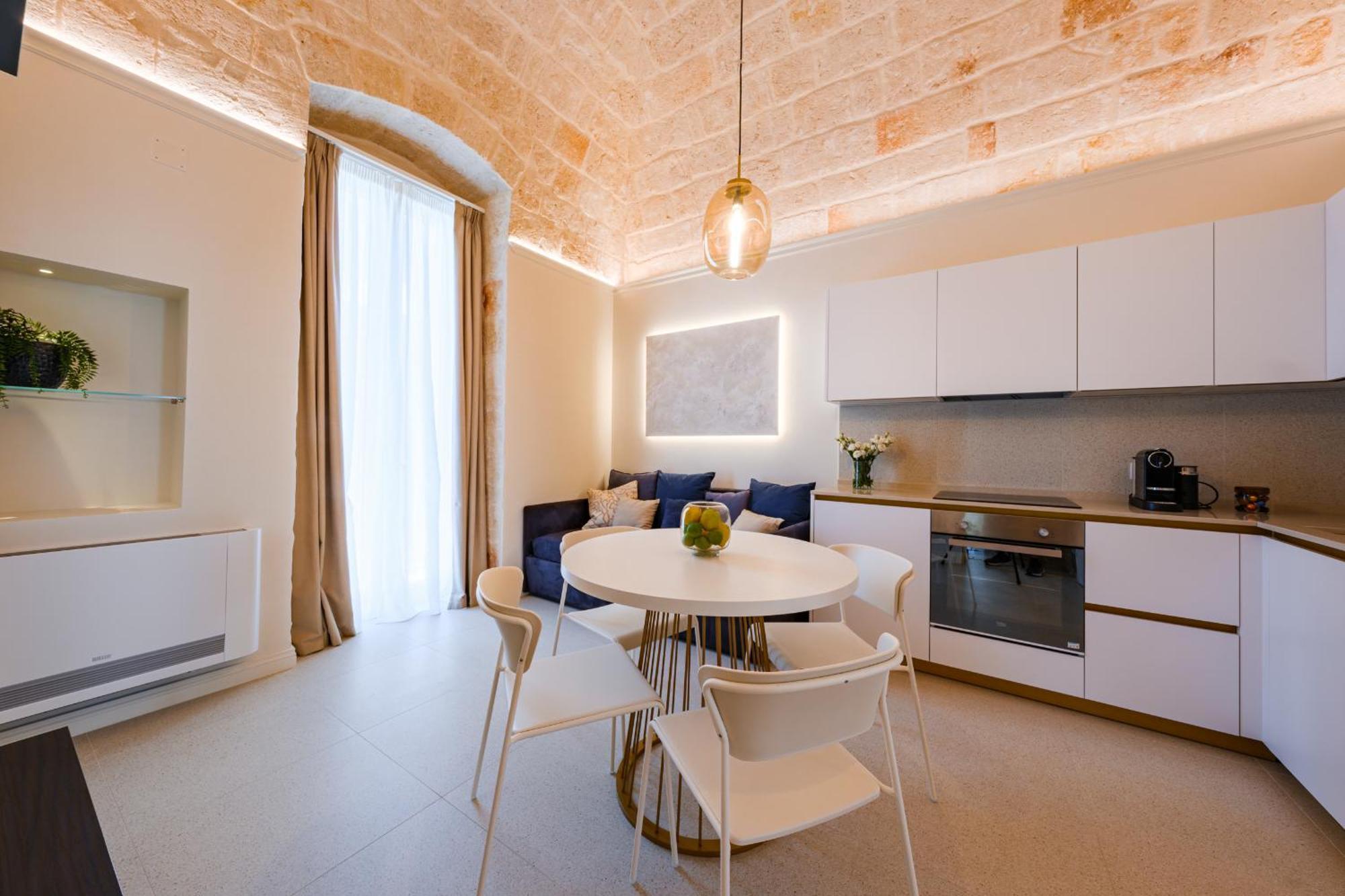 Helloapulia Charming Palazzo Clemente - Self-Catering Suites With Aircondition Монополи Екстериор снимка